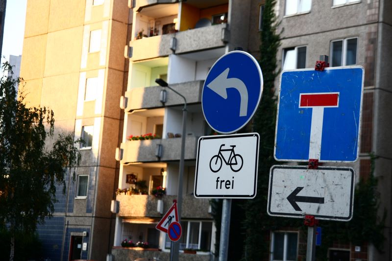 Manchmal fühl‘ ich mich so fremd zwischen dir und anderen Menschen